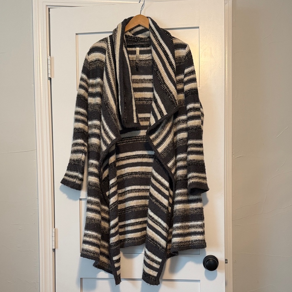 Kensie Black and Cream Striped Cardigan